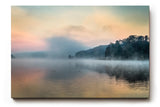 Sinus Art Wandbild 120x80cm Sanfter Nebel schwebt über dem stillen Wasser vor bewaldeter Uferlinie