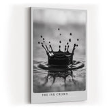 Paul Sinus Wandbild in 40x60cm The Ink Crown – Schwarz-Weiß-Aufnahme einer Wasserkrone im Moment des Aufpralls