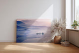 Sinus Art Wandbild 120x80cm Stilles Wasser, Fischerboot und pastellfarbene Hügel – harmonisch, leicht und beruhigend