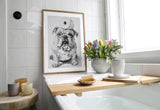 Paul Sinus Poster/Leinwandbild/Rahmenoption – Bulldogge mit Klopapier – Witzige WC-Deko für dein Badezimmer