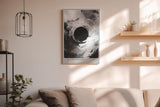 Paul Sinus Wandbild in 40x60cm Event Horizon – Monochrome Abstraktion mit tiefem Zentrum und kraftvollen Strukturen