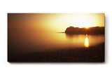 Sinus Art Wandbild 120x80cm Ruhiger Küstenstreifen im goldenen Abendlicht – meditativ, weit und beruhigend