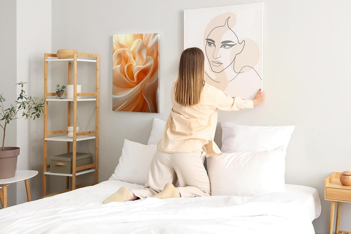 Paul Sinus 60x90cm Wandbild Fließende Blütenseide in Apricot – Sinnliche Wandkunst mit floraler Tiefe Blume