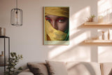 Paul Sinus Wandbild in 40x60cm The Silk of Secrets – Intensiver Blick mit gelbem und grünem Tuch umhüllt