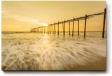 Sinus Art Wandbild 120x80cm Stimmungsvolle Aufnahme eines alten Holzstegs im goldenen Sonnenlicht auf offener See