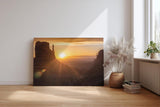 Sinus Art Wandbild 120x80cm Dramatische Landschaft mit Felsformationen im Gegenlicht der aufgehenden Sonne erzeugt Weite und Ruhe