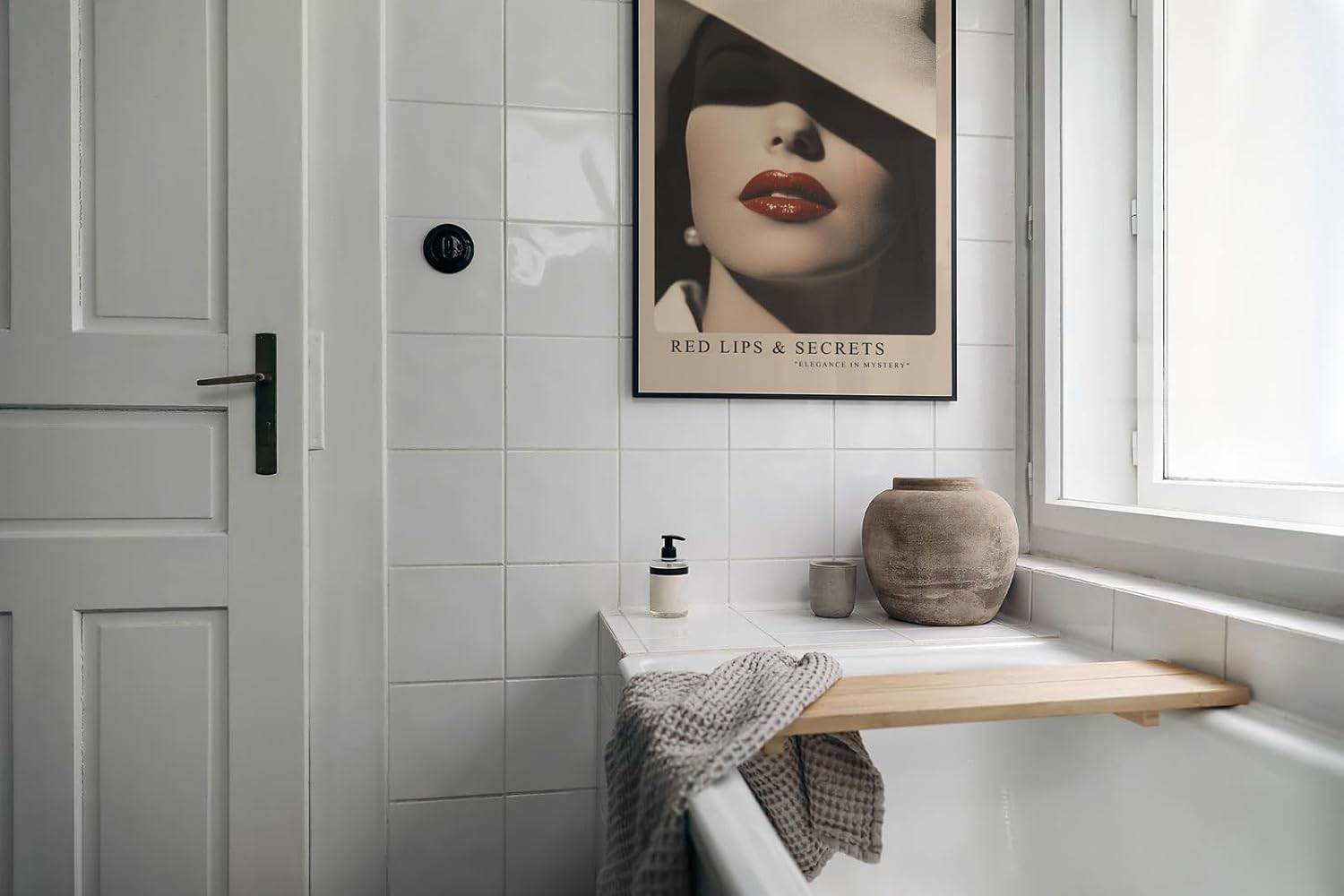 Paul Sinus Leinwandbild 60x90cm geheimnisvolle Frau mit rotem Lippenstift und elegantem Hut – stilvolles Leinwandbild mit zeitloser Ästhetik