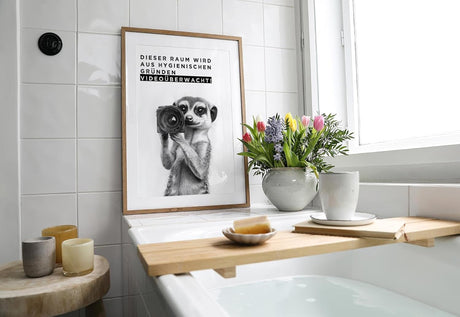 Paul Sinus Poster/Leinwandbild/Rahmenoption Lustiges Erdmännchenbild – Witzige Klo-Deko fürs Gäste-WC – Perfekt für Humorvolle