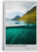 Paul Sinus Leinwandbild 80x120cm Leinwandbild Faroe Islands atemberaubende Natur nordische Landschaft ruhige See majestätische Berge