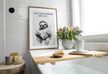 Paul Sinus Poster/Leinwandbild/Rahmenoption Lustiges Faultierbild – Witzige Klo-Deko fürs Gäste-WC – Perfekt für Geduldige