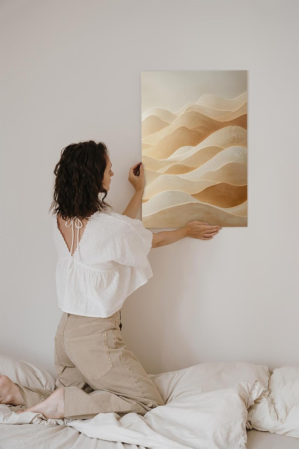 Paul Sinus 60x90cm Wandbild, Zeitlose Eleganz in Fokuslandschaft – sandfarbene Wellen in harmonischer Bewegung