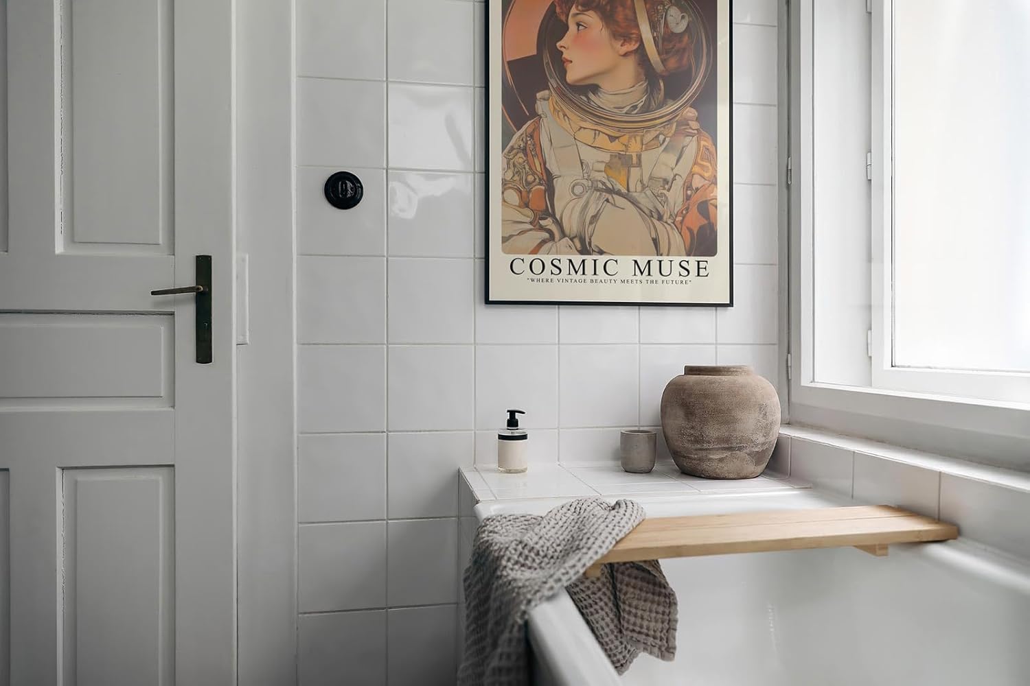 Paul Sinus Leinwandbild 80x120cm Leinwandbild Cosmic Muse – Faszinierende Illustration einer Astronautin mit Vintage-Ästhetik, futuristische Eleganz