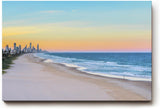 Sinus Art Wandbild 120x80cm Strand und Skyline in perfekter Balance – modernes Motiv zwischen Natur und Stadt