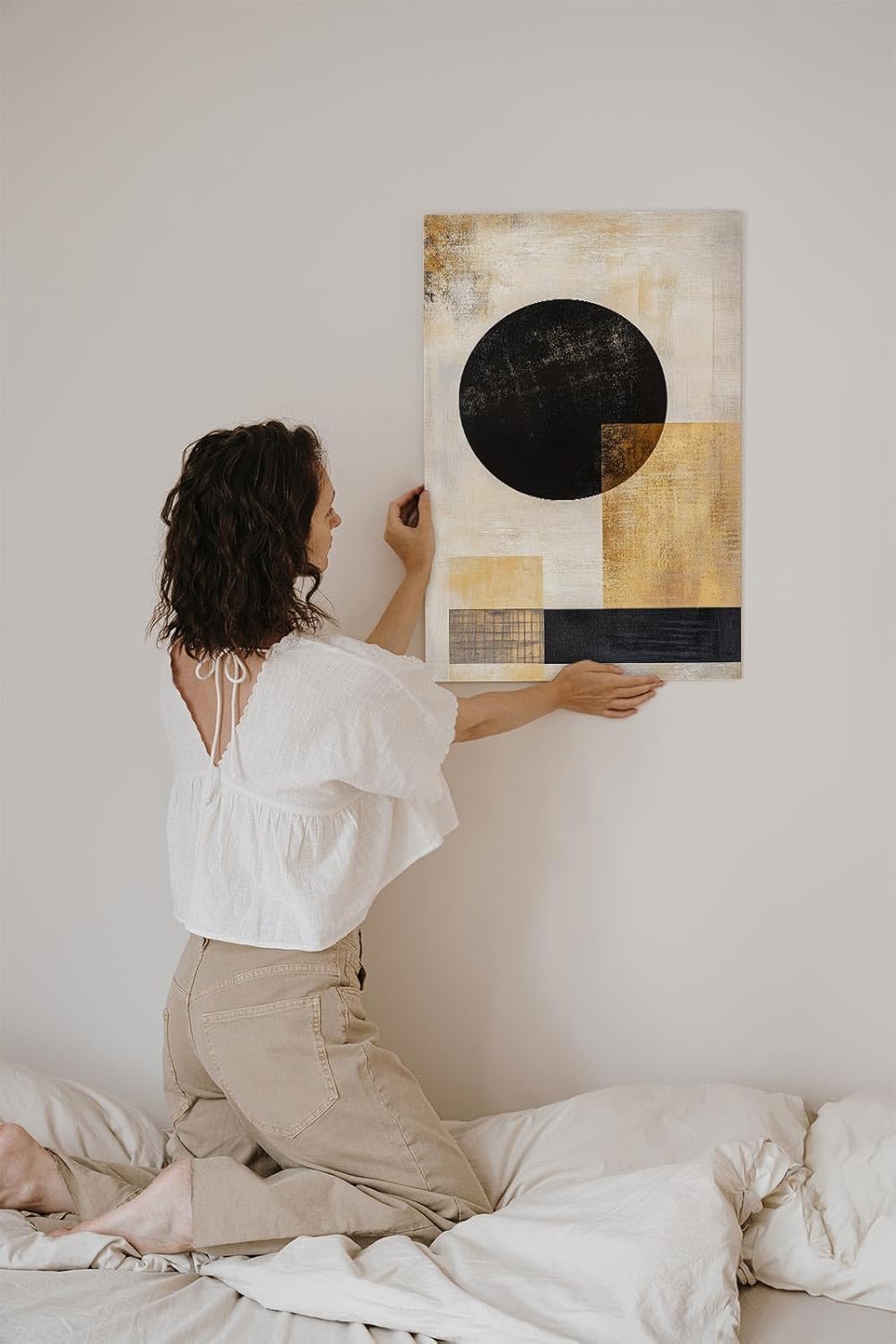 Paul Sinus 60x90cm Wandbild, Visionäres Design in Fokusgeometrie – Abstrakte Harmonie in Gold und Schwarz erleben