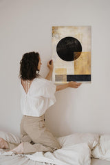 Paul Sinus 60x90cm Wandbild, Visionäres Design in Fokusgeometrie – Abstrakte Harmonie in Gold und Schwarz erleben