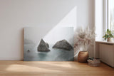 Sinus Art Wandbild 120x80cm Geheimnisvolle Küstenstimmung mit Felsformationen in nebelverhüllter See