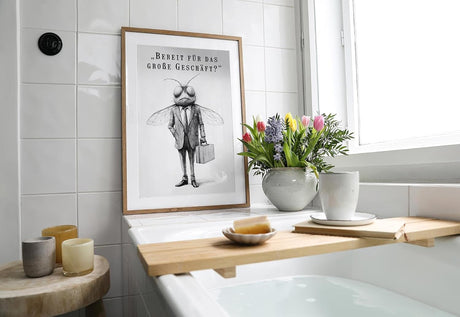 Paul Sinus Poster/Leinwandbild/Rahmenoption Lustiges Fliegenbild – Witzige Klo-Deko fürs Gäste-WC – Perfekt für Geschäftsmänner