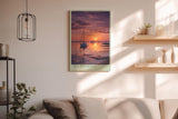 Paul Sinus Wandbild in 40x60cm Segelboot bei Sonnenuntergang auf stillem Wasser mit violett-orangefarbenem Himmel