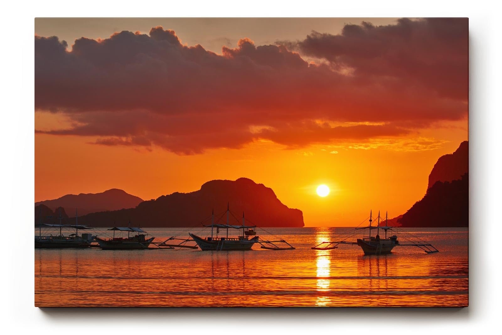 Sinus Art Wandbild 120x80cm Stimmungsvolles Sonnenuntergangs-Motiv mit Fischerbooten vor Inselkulisse