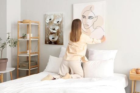 Paul Sinus 60x90cm Wandbild Blütenglanz in Beige – Stilvolle Wandkunst mit floraler Tiefe Blume