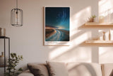 Paul Sinus Wandbild in 40x60cm Night Whirl Sternenhimmel mit Sternenspuren über Küstenstraße in nächtlicher Langzeitbelichtung