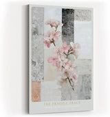 Paul Sinus Wandbild in 40x60cm The Fragile Trace – zarte Blüten auf strukturiertem Hintergrund, elegante florale Kunst in sanften Farben