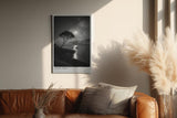 Paul Sinus Wandbild in 40x60cm Moon Tree – stimmungsvolle Schwarz-Weiß-Landschaft mit Baum am Ufer im Mondlicht