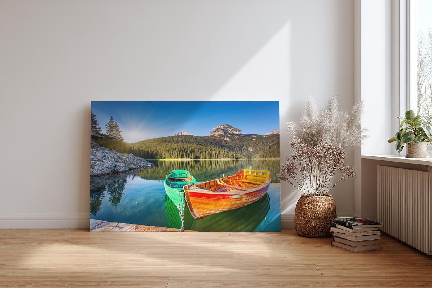 Sinus Art Wandbild 120x80cm Farbkräftige Boote auf spiegelndem Wasser mit Wald und Bergen im Hintergrund