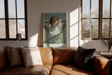 Paul Sinus Wandbild in 40x60cm Warmth and Stillness – Strahlendes Porträt einer jungen Frau im Sonnenlicht, moderne Bilder in sanften Naturtönen, sommerlich und beruhigend