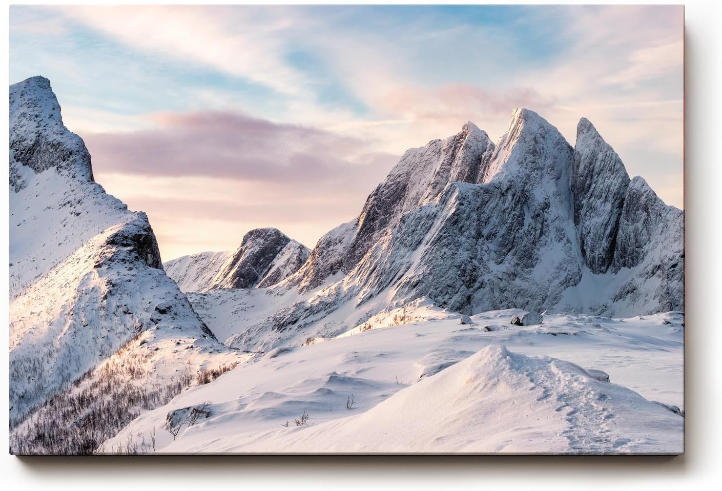 Sinus Art Wandbild 120x80cm Imposante Schneelandschaft mit Sonnenlicht auf Gipfeln für klare und ruhige Raumwirkung
