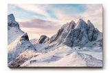 Sinus Art Wandbild 120x80cm Imposante Schneelandschaft mit Sonnenlicht auf Gipfeln für klare und ruhige Raumwirkung
