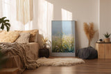 Paul Sinus Wandbild in 40x60cm The Quiet Field Sanfte Wildblumenwiese in Pastellfarben unter klarem Himmel für ruhige und harmonische Raumakzente