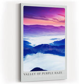 Paul Sinus Kunstdruck 40x60cm Valley of Purple Haze nebelverhüllte Berge in violettem Licht mit mystischer Stimmung und Tiefe