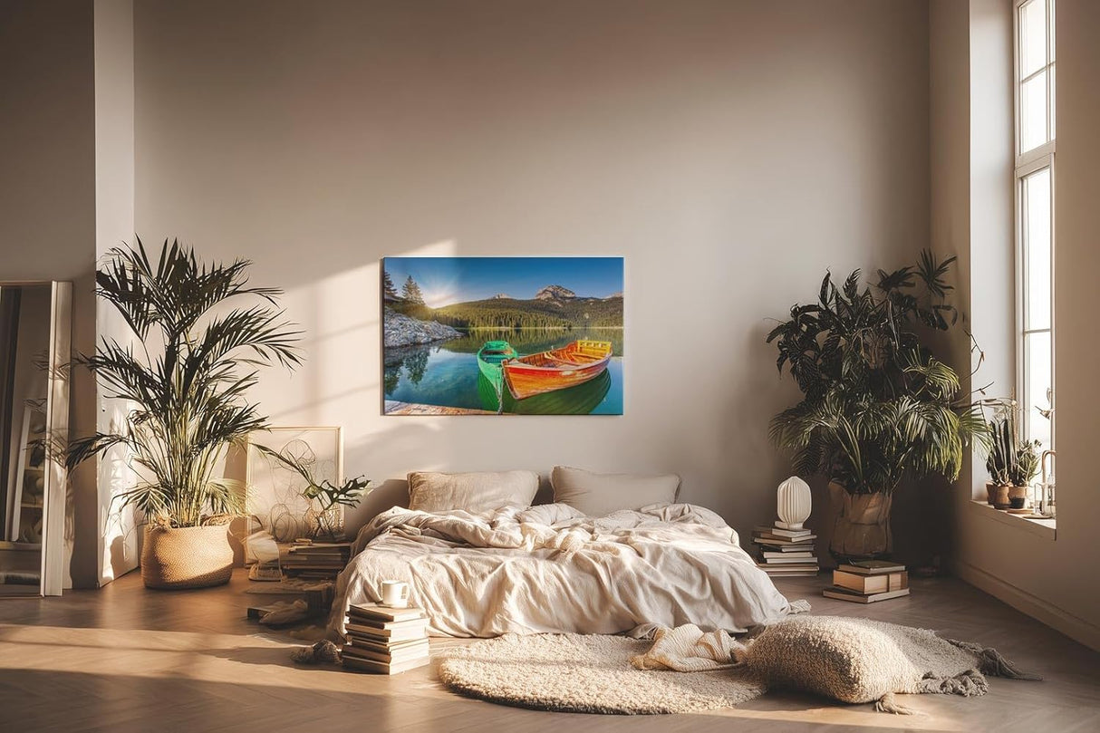 Sinus Art Wandbild 120x80cm Farbkräftige Boote auf spiegelndem Wasser mit Wald und Bergen im Hintergrund