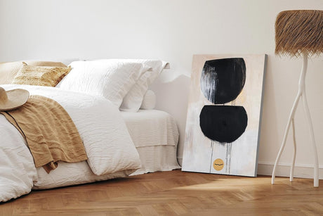 Paul Sinus 60x90cm Wandbild, Kraftvolle Balance in Fokusgeometrie – schwarze Formen und goldener Kreis als Harmonie