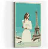 Paul Sinus Wandbild in 40x60cm Paris – elegante Frau in Weiß vor dem Eiffelturm im Retro-Stil