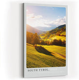 Paul Sinus Kunstdruck 40x60cm Südtirol Italien – sonnige Hügellandschaft mit goldenen Wiesen und herbstlicher Tiefe
