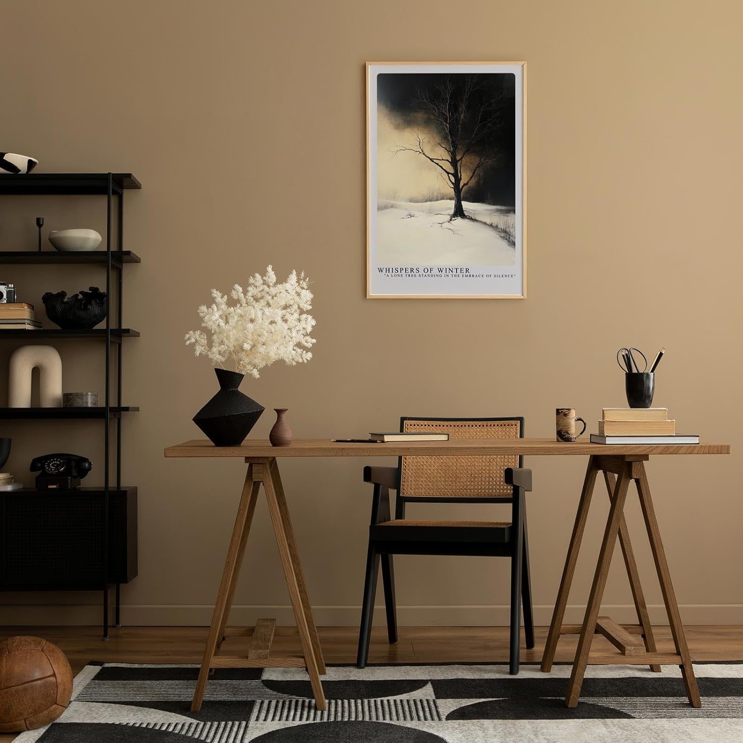 Paul Sinus Leinwandbild 60x90cm Winterstille – Einsamer Baum in verschneiter Landschaft mit dramatischem Himmel und melancholischer Atmosphäre