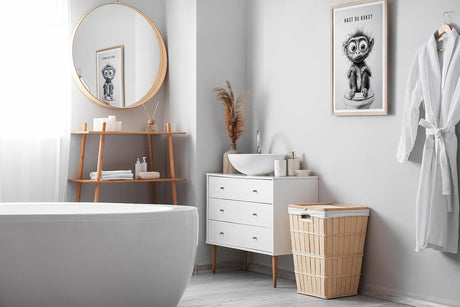 Paul Sinus Poster/Leinwandbild/Rahmenoption – Verrückter Affe auf Toilette „Hast du Koks?“ – Lustige WC-Deko für dein Badezimmer