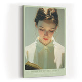 Paul Sinus Wandbild in 40x60cm Moment of Stillness – Zartes Porträt einer jungen Frau, vertieft in ein Buch, lichtdurchflutete moderne Bilder mit sanften Farbnuancen, harmonisch und inspirierend