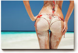 Sinus Art Wandbild 120x80cm Sandbedeckter Rücken in rotem Bikini bringt Sommer, Sonne und Strandgefühl direkt ins Haus