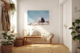 Sinus Art Wandbild 120x80cm Zwei kontrastierende Steine auf Fels in harmonischer Zweisamkeit am ruhigen Wasser