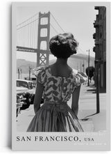 Paul Sinus Leinwandbild 80x120cm San Francisco USA Leinwandbild elegante Frau in Vintage-Kleid vor der Golden Gate Bridge
