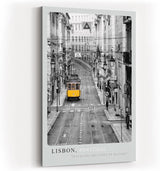 Paul Sinus Kunstdruck 40x60cm Lissabon mit gelber Straßenbahn – historisches Stadtbild mit farbigem Akzent in Schwarzweiß