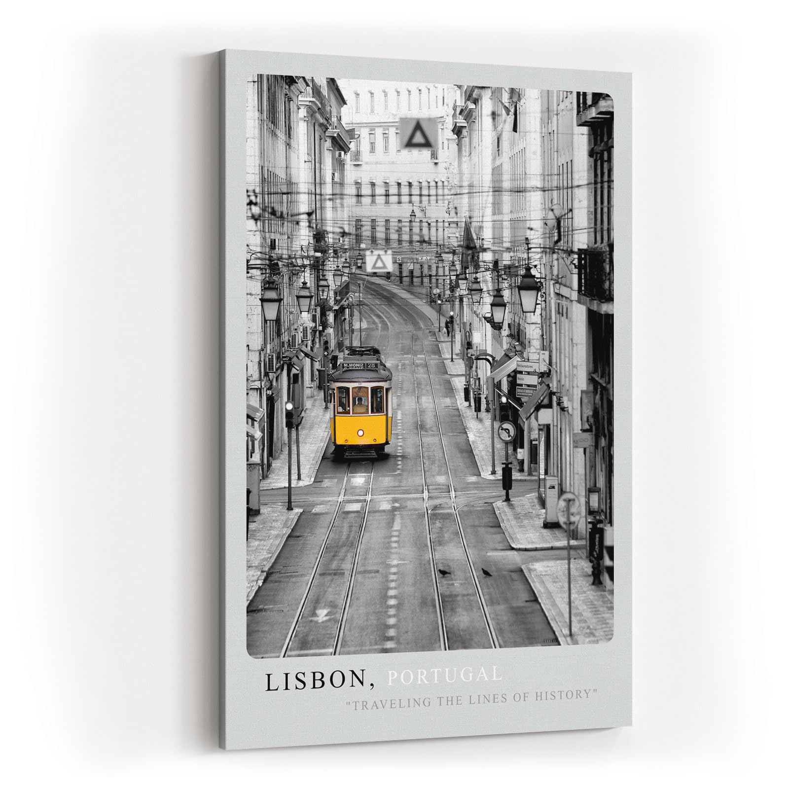 Paul Sinus Kunstdruck 40x60cm Lissabon mit gelber Straßenbahn – historisches Stadtbild mit farbigem Akzent in Schwarzweiß