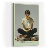 Paul Sinus Wandbild in 40x60cm Pages and Peace – Meditatives Porträt einer jungen Frau, sitzend auf Bücherstapeln im Schneidersitz und lesend, zeitgenössische Bilder in harmonischer Farbgebung