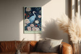 Paul Sinus Wandbild in 40x60cm The Blossom Guardian mit elegantem Kranich zwischen blühenden Pfingstrosen für harmonische Wandgestaltung