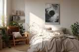 Paul Sinus Wandbild in 40x60cm Event Horizon – Monochrome Abstraktion mit tiefem Zentrum und kraftvollen Strukturen