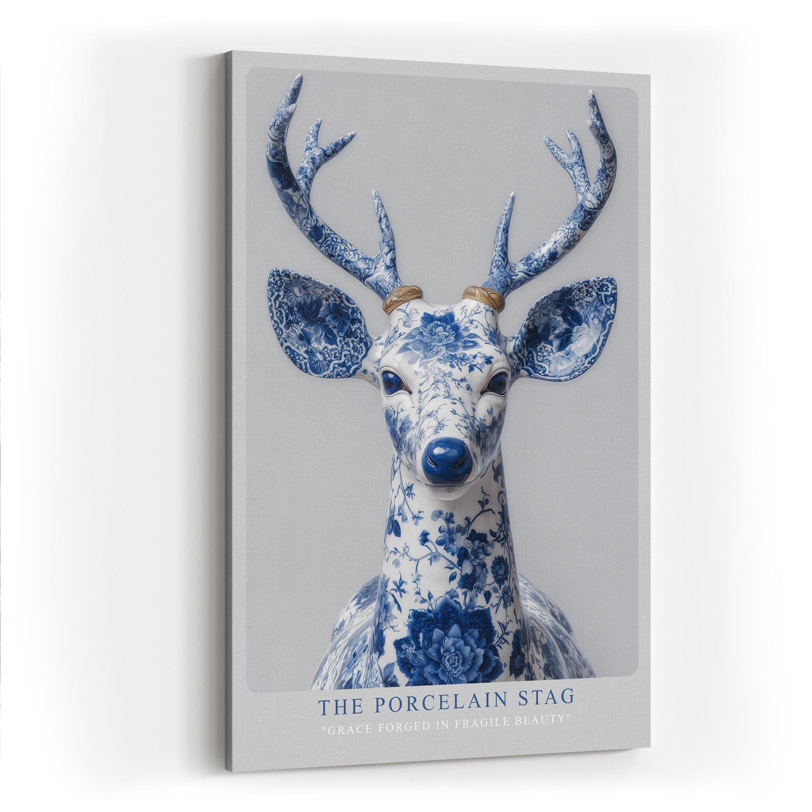 Paul Sinus Wandbild in 40x60cm The Porcelain Stag in edler Blau-Weiß-Optik – kunstvolle Hirschdarstellung mit filigranen Mustern für stilvolle Wohnräume