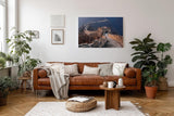 Sinus Art Wandbild 120x80cm Verlaufende Mauerzüge durch hügelige Landschaft in weichem Licht